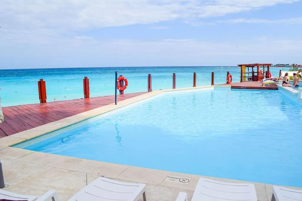 Recien Remodelado Estudio En La Playa, Piscina, Gimnasio, Spa 4D Cancun 0*,  Mexico